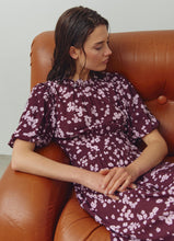 Last inn bildet i Galleri-visningsprogrammet, N Ruth kjole