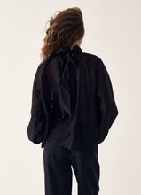 Last inn bildet i Galleri-visningsprogrammet, Loris bluse