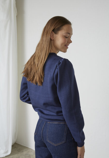 NEW.PEVA PUFF navy sweatshirt