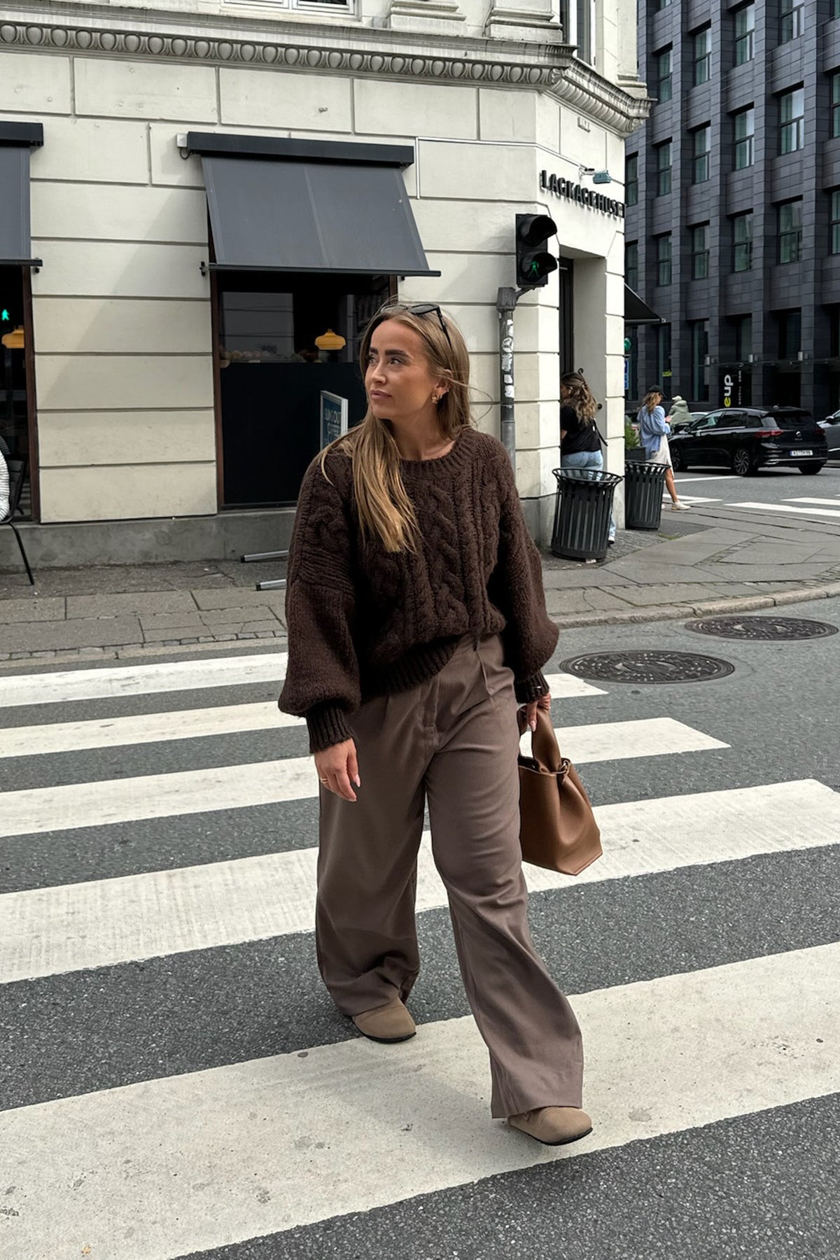 Nora IC brun genser