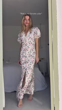 Last inn og spill av video i Gallerivisningen, Agnete IC lang kjole
