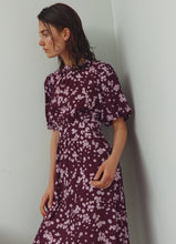 Last inn bildet i Galleri-visningsprogrammet, N Ruth kjole
