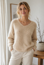 Last inn bildet i Galleri-visningsprogrammet, Milana mohair almond genser
