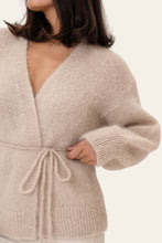 Last inn bildet i Galleri-visningsprogrammet, IdaIC Wrap Cardigan - Beige
