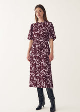 Last inn bildet i Galleri-visningsprogrammet, N Ruth kjole
