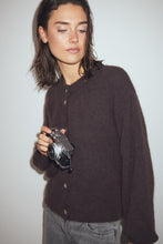 Last inn bildet i Galleri-visningsprogrammet, Kae knit cardigan dark chocolate forhåndsbestilling

