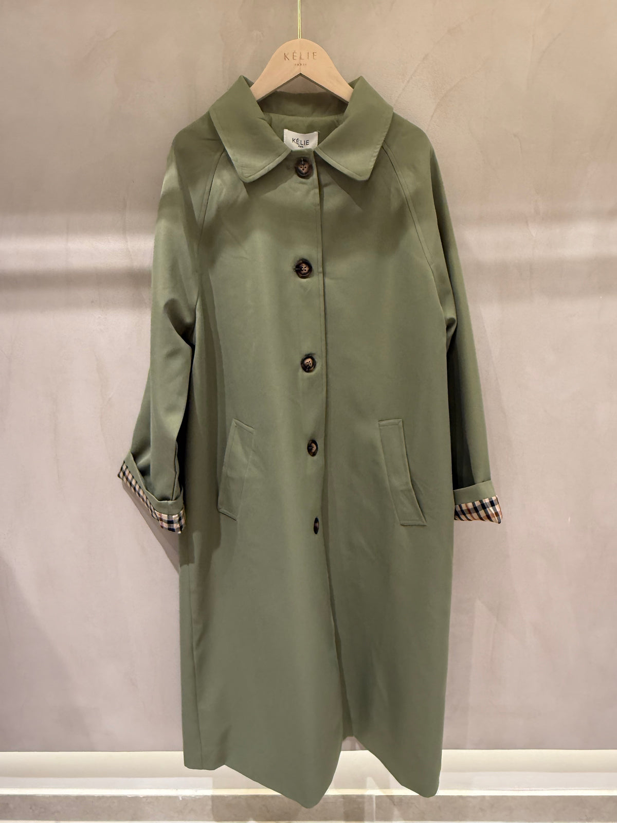 Grønn trenchcoat